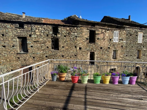 Maison de village en pierre