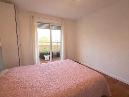 APPARTEMENT T3 DERNIER ETAGE AVEC PARKING GRANDE TERRASSE ET VUE MER