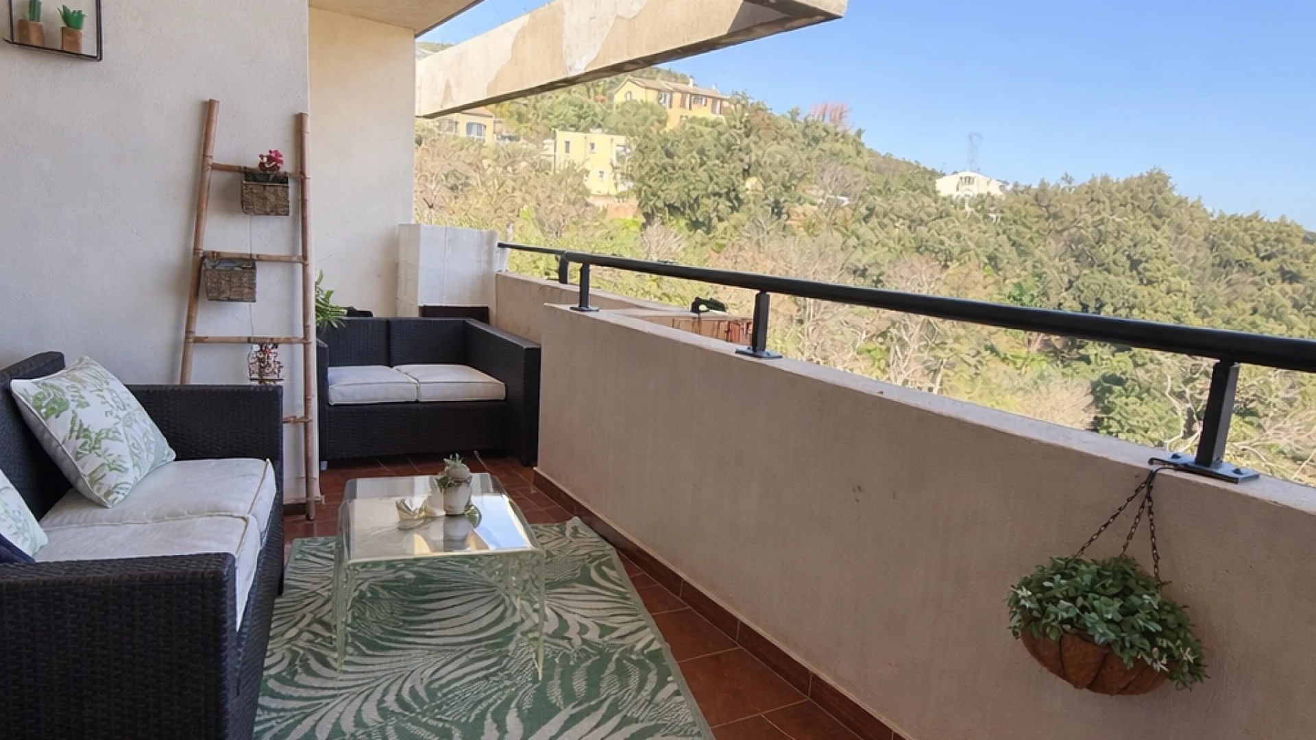 APPARTEMENT T3 DERNIER ETAGE AVEC PARKING GRANDE TERRASSE ET VUE MER