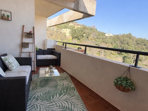 APPARTEMENT T3 DERNIER ETAGE AVEC PARKING GRANDE TERRASSE ET VUE MER
