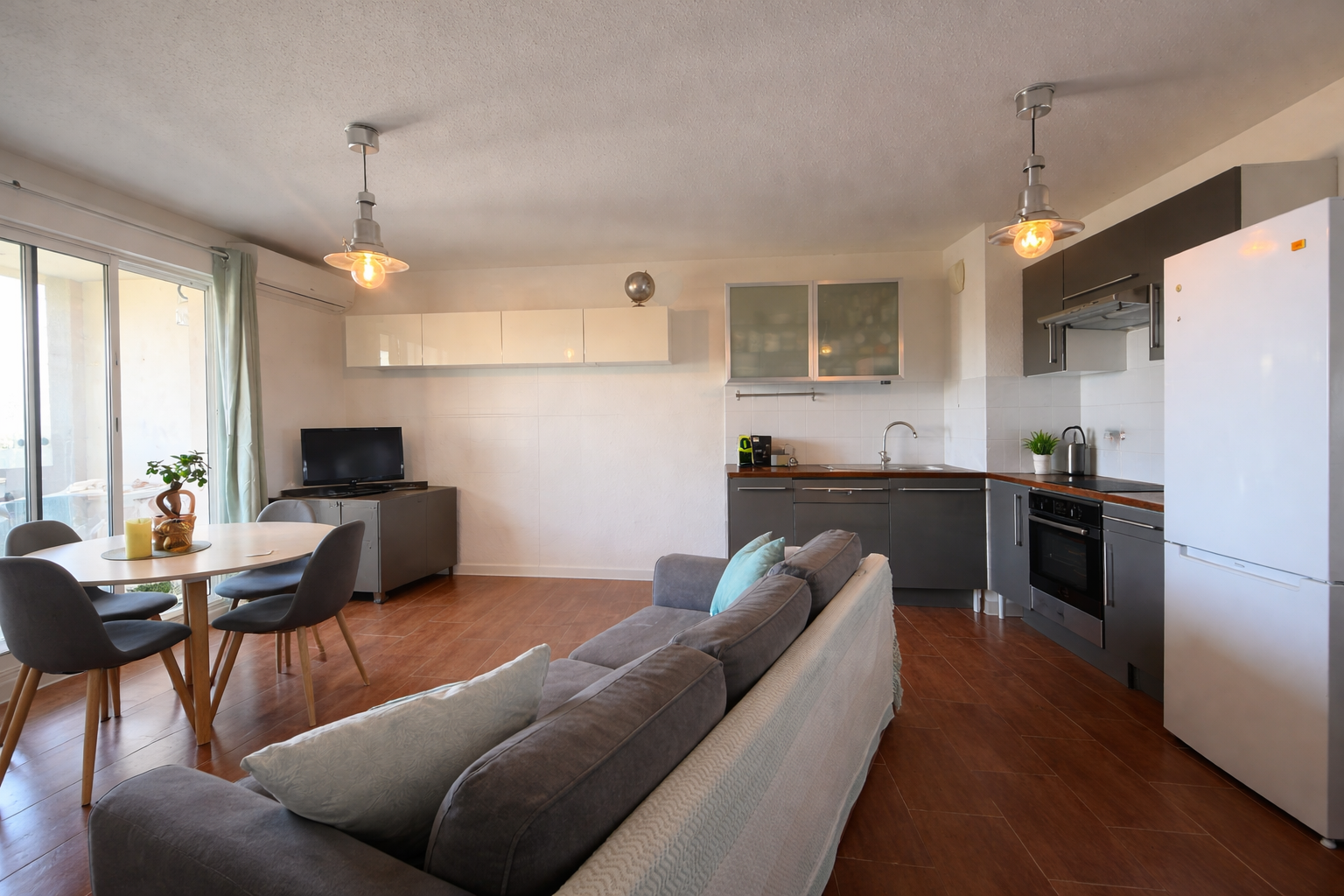 APPARTEMENT T3 DERNIER ETAGE AVEC PARKING GRANDE TERRASSE ET VUE MER