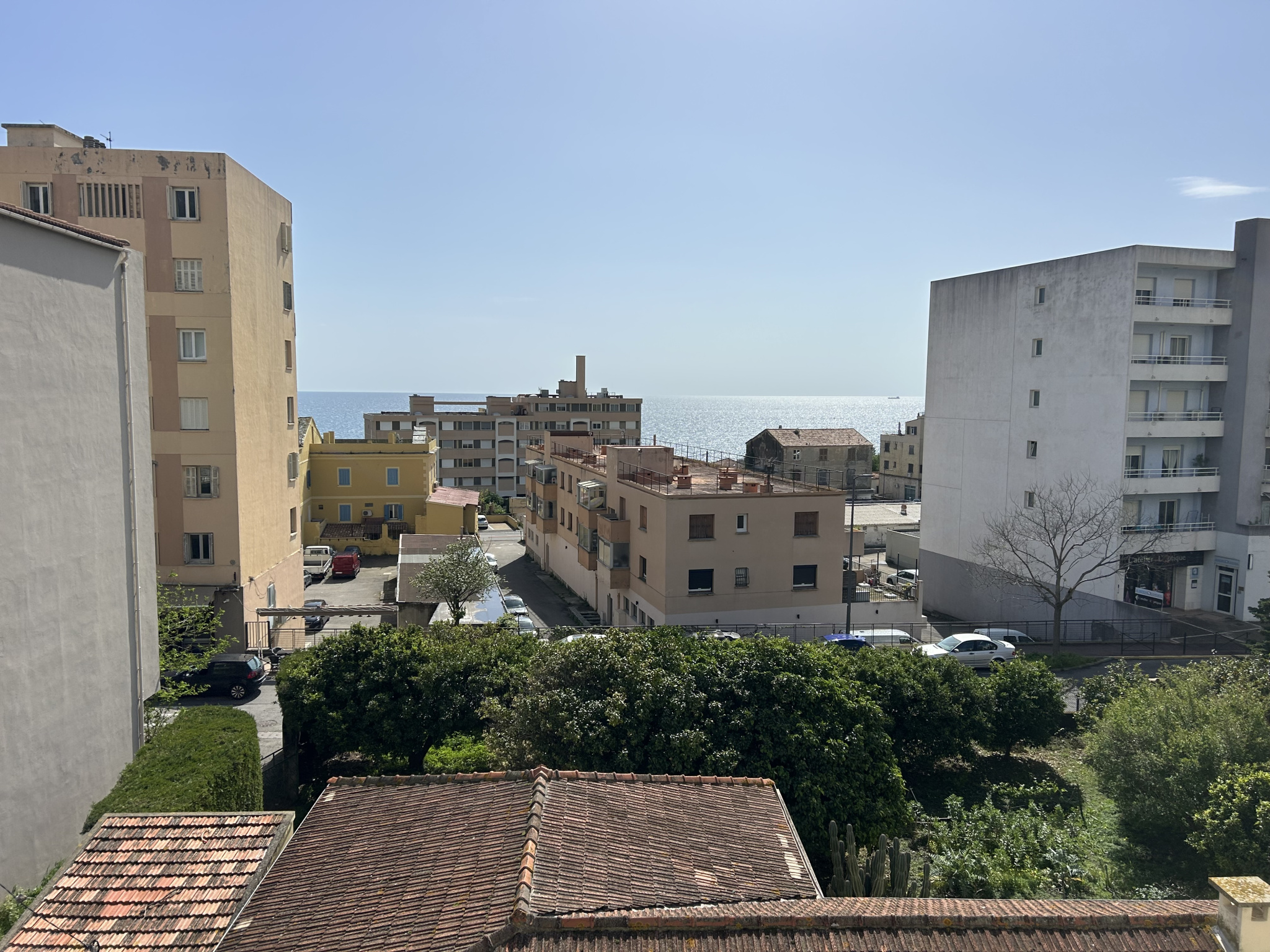 EXCLUSIVITÉ : APPARTEMENT T2 VUE MER + CAVE + PARKING (BASTIA SUD)