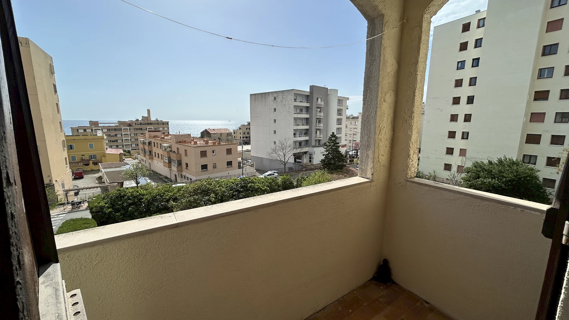 EXCLUSIVITÉ : APPARTEMENT T2 VUE MER + CAVE + PARKING (BASTIA SUD)