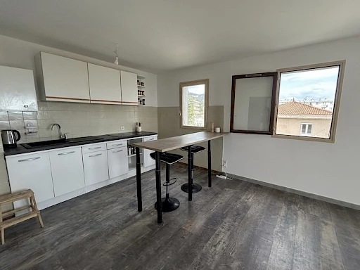EXCLUSIVITÉ : APPARTEMENT T2 VUE MER + CAVE + PARKING (BASTIA SUD)