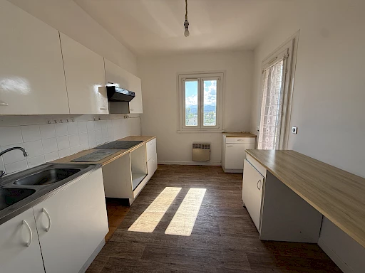 Appartement 3 pièces avec terrasse et cave à BIGUGLIA