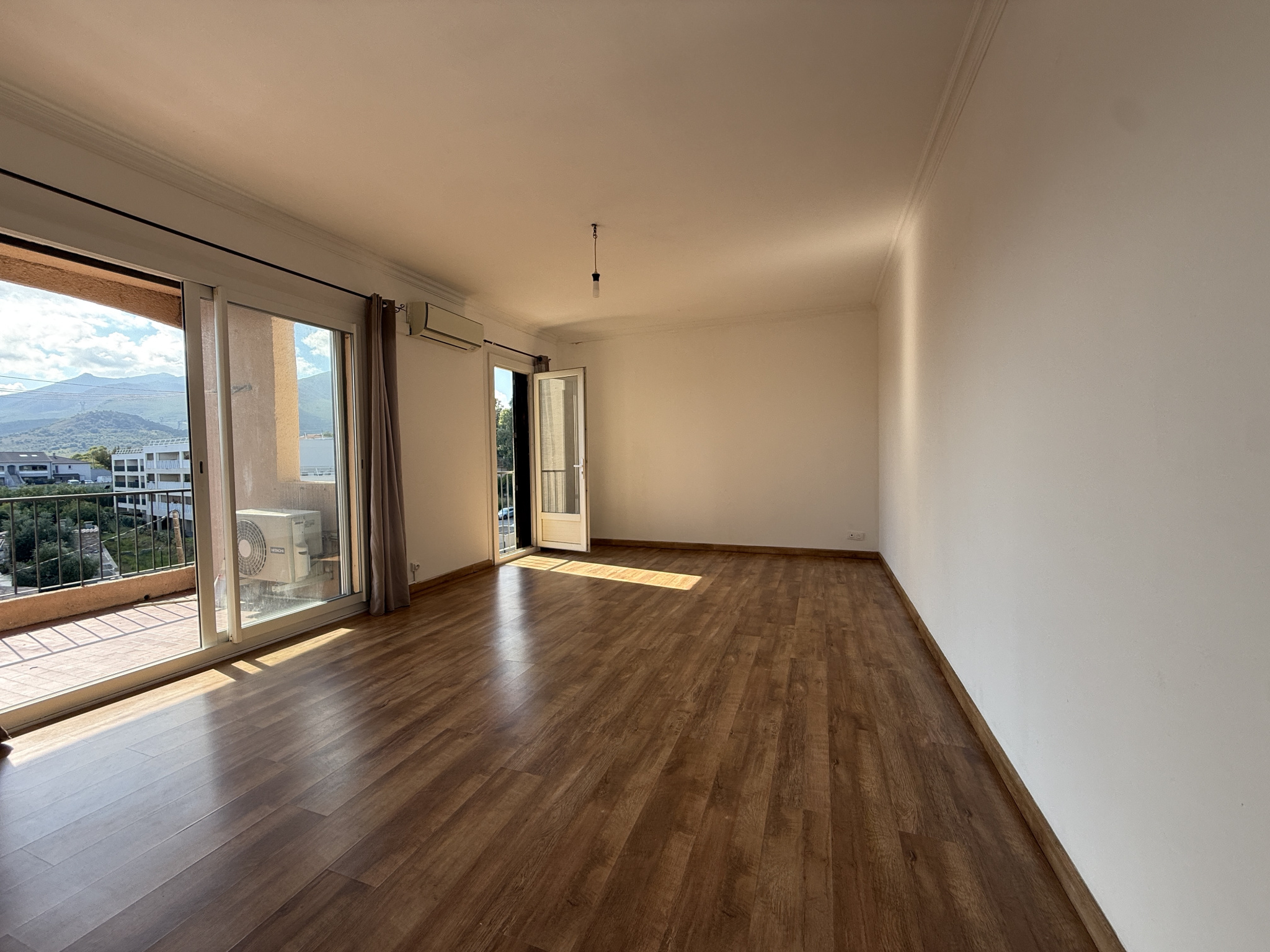 Appartement 3 pièces avec terrasse et cave à BIGUGLIA