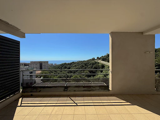 T3 de 65 m2 vue mer avec terrasse + 2 places de parking privées