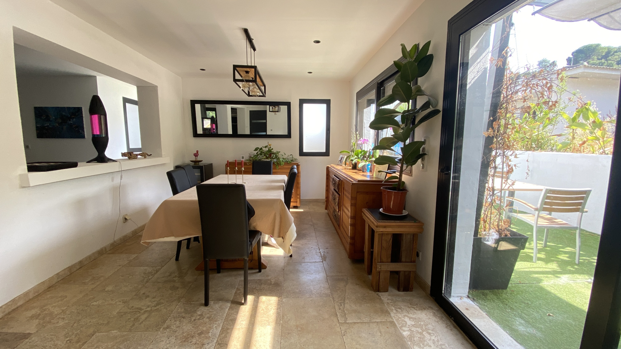 Villa indépendante Type T3 d'environ 91 m2 avec jardin .et terrasse aménagée.