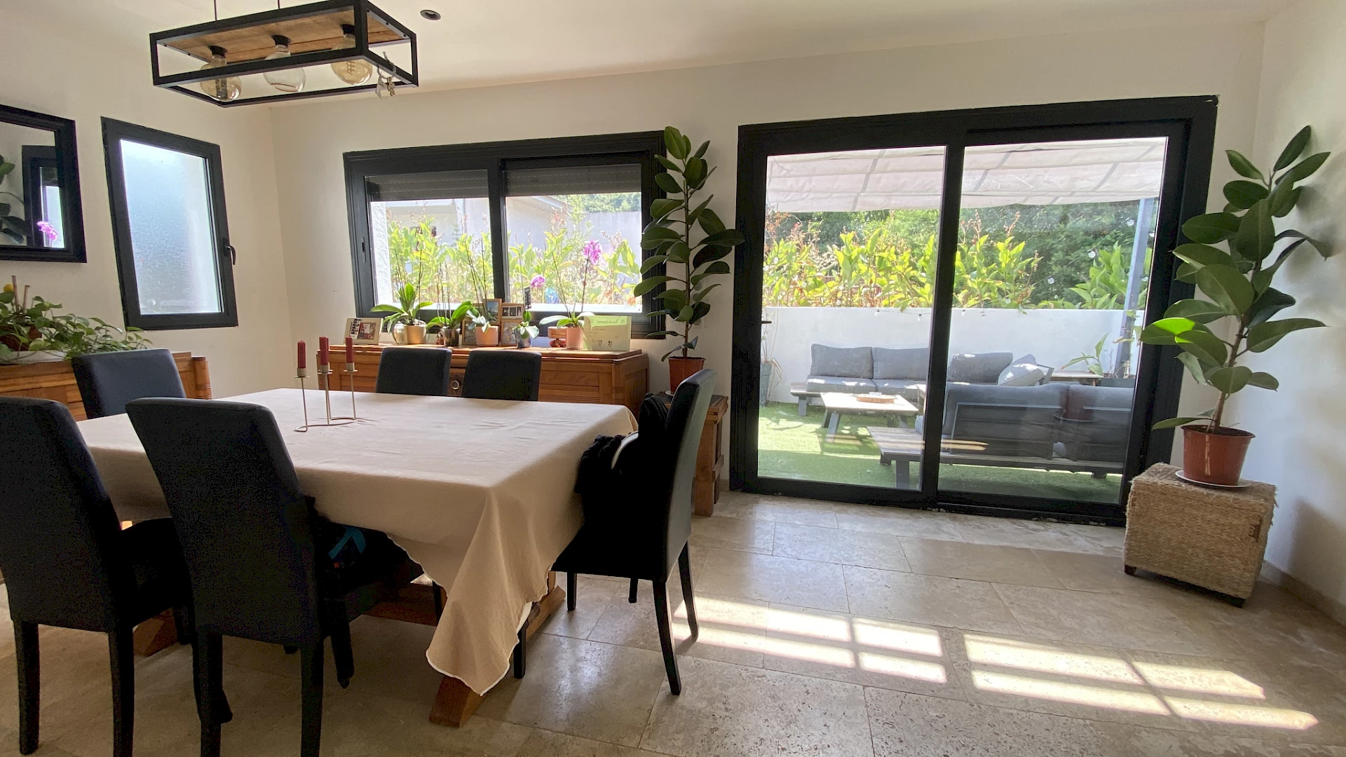 Villa indépendante Type T3 d'environ 91 m2 avec jardin .et terrasse aménagée.