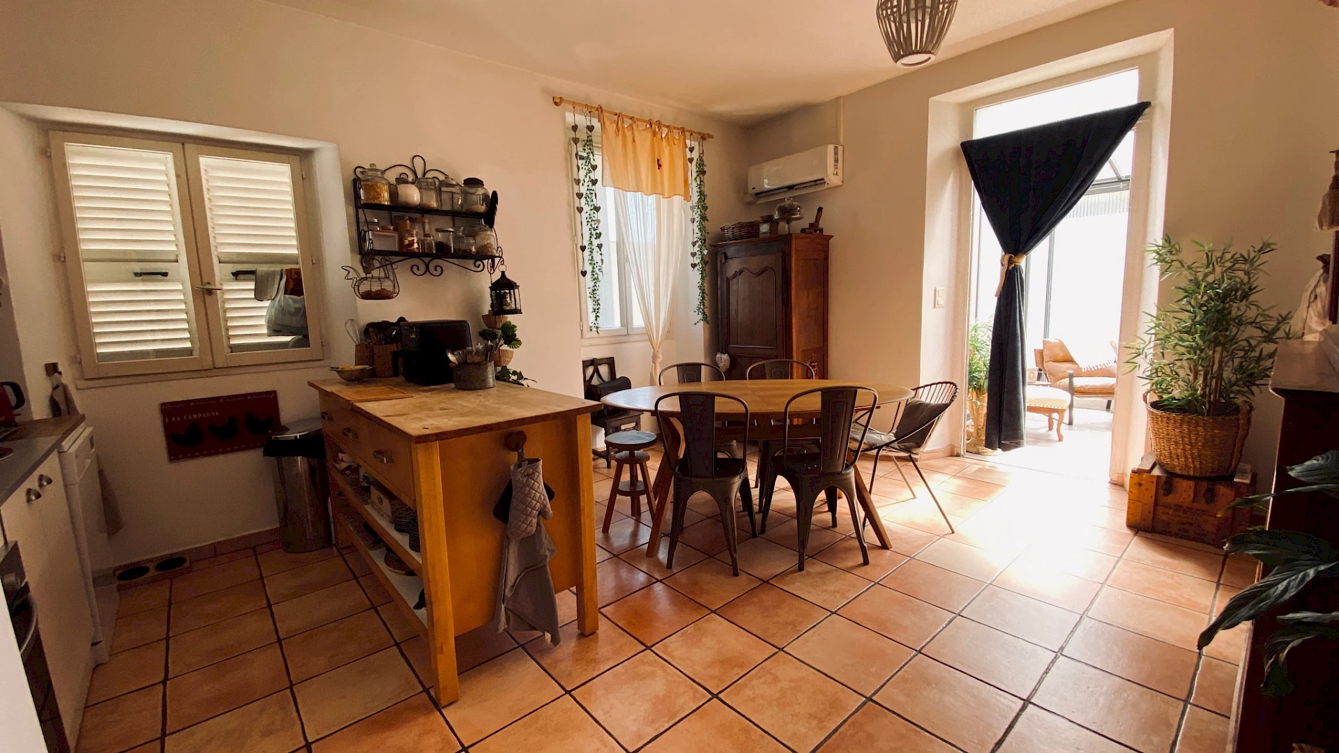APPARTEMENT T3 AU 1ER ETAGE D'UNE MAISON EN PIERRE