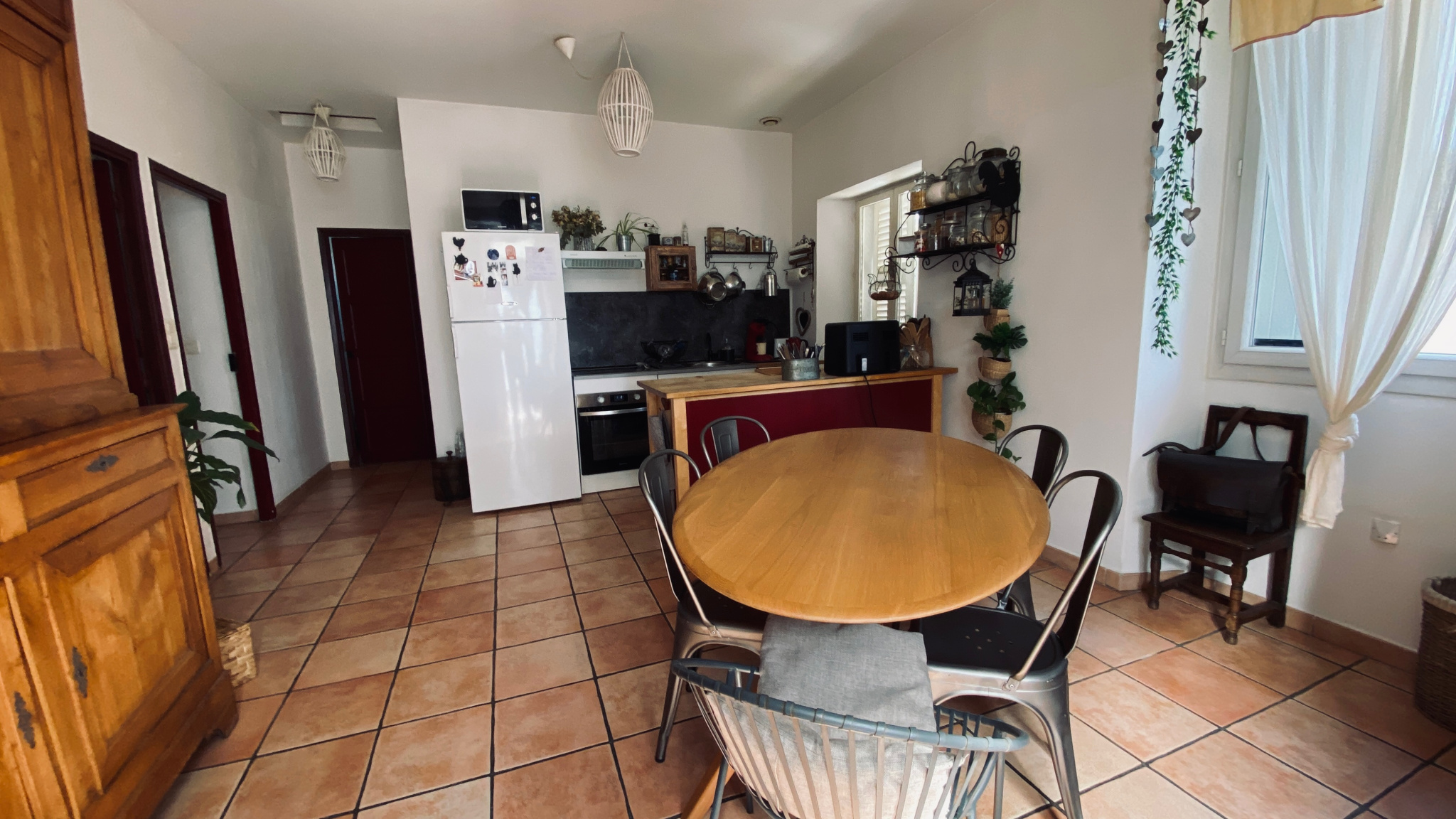 APPARTEMENT T3 AU 1ER ETAGE D'UNE MAISON EN PIERRE