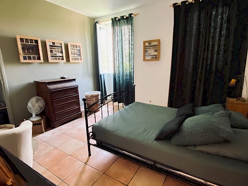 APPARTEMENT T3 AU 1ER ETAGE D'UNE MAISON EN PIERRE