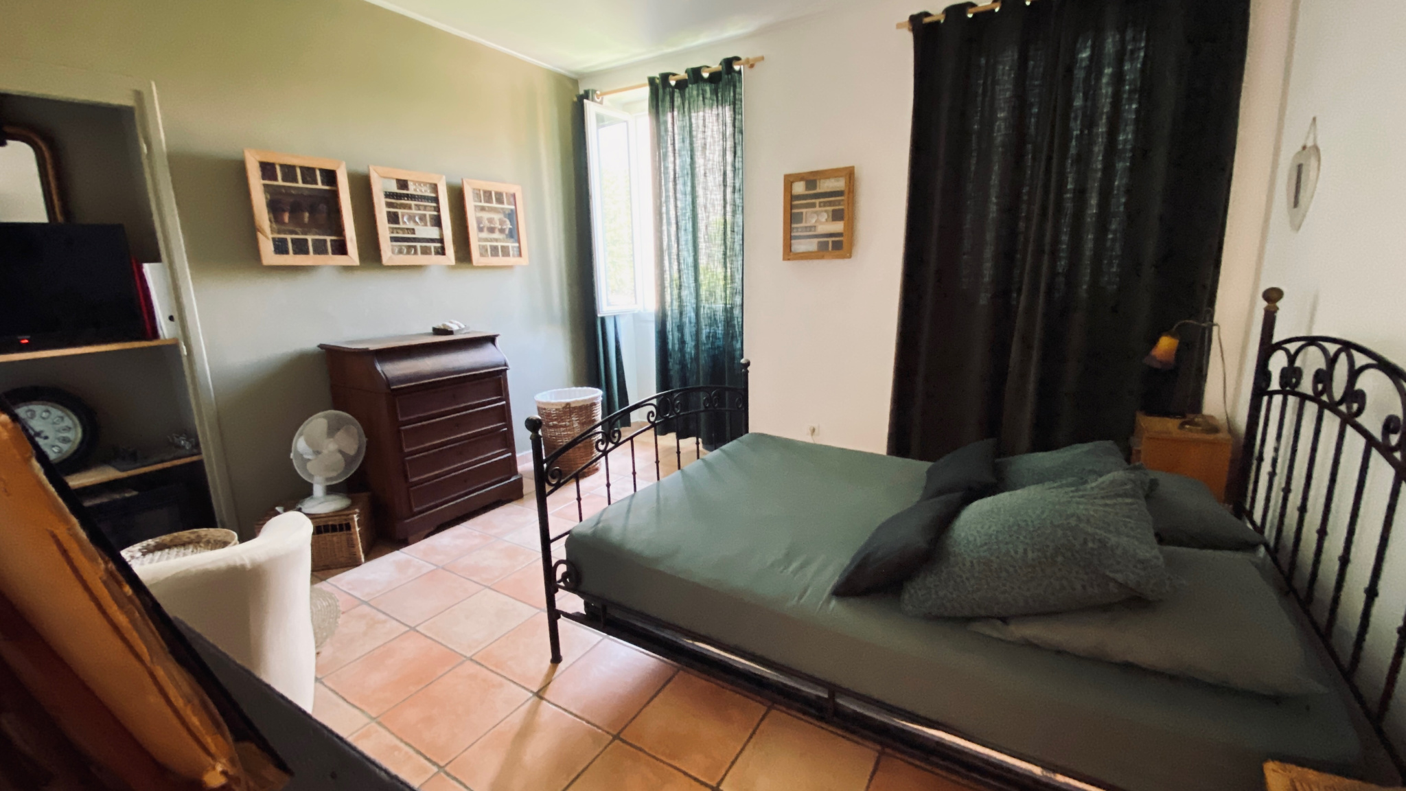 APPARTEMENT T3 AU 1ER ETAGE D'UNE MAISON EN PIERRE