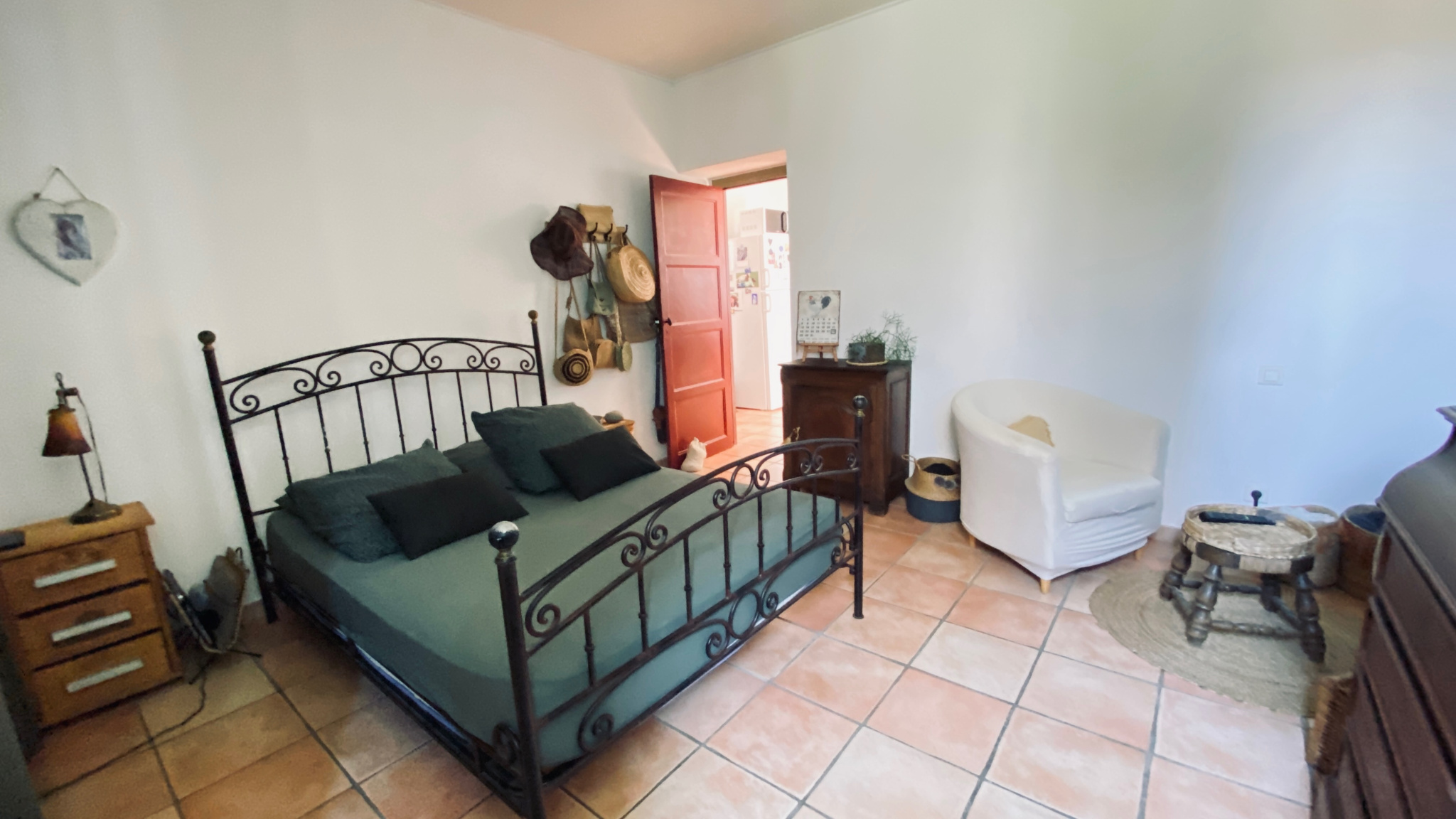 APPARTEMENT T3 AU 1ER ETAGE D'UNE MAISON EN PIERRE
