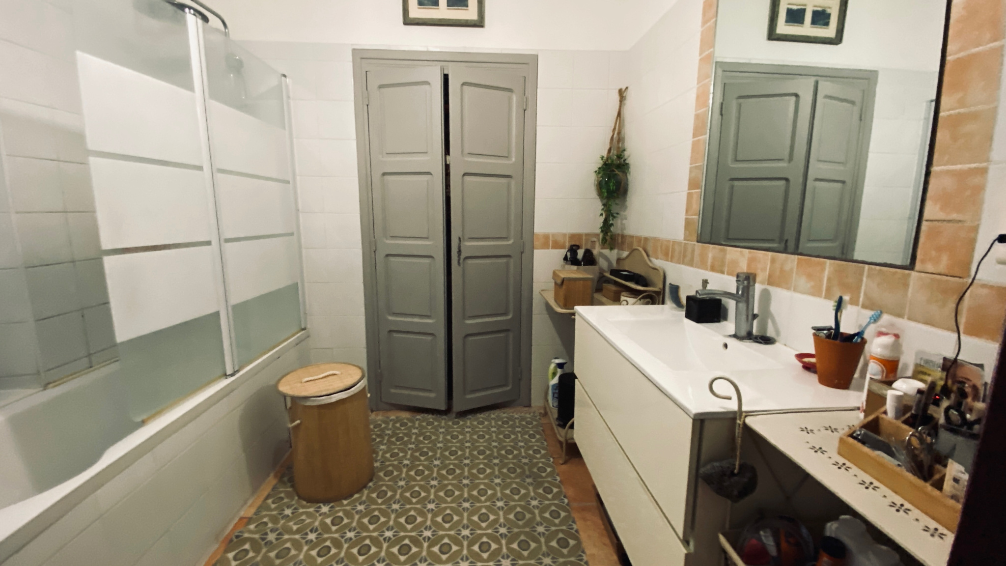 APPARTEMENT T3 AU 1ER ETAGE D'UNE MAISON EN PIERRE