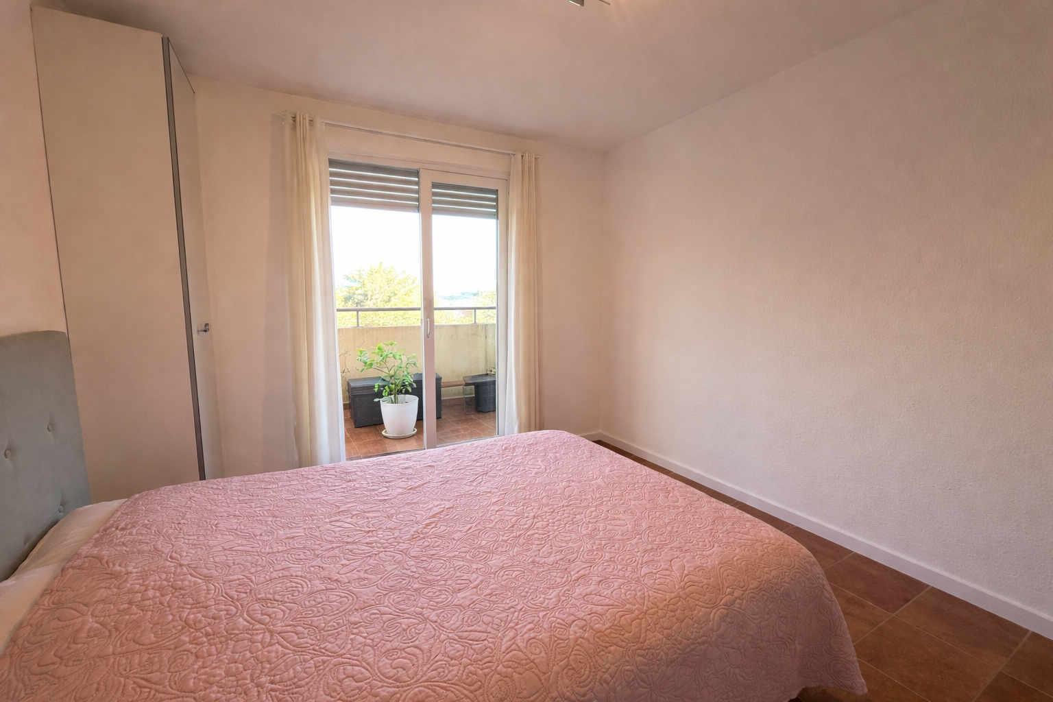APPARTEMENT T2 DERNIER ETAGE AVEC PARKING GRANDE TERRASSE ET VUE MER