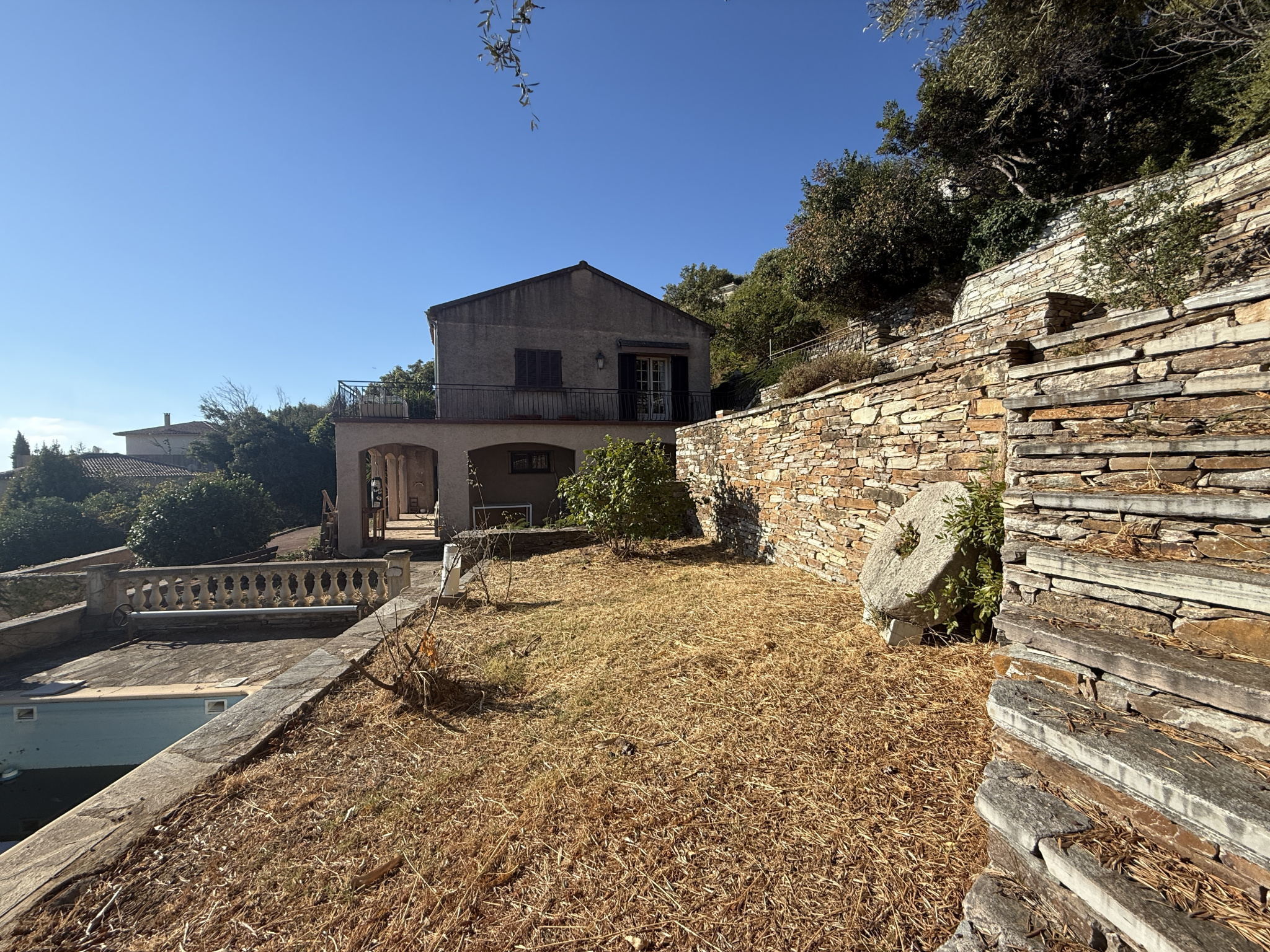 Villa individuelle sur un terrain de 2038m2 à SAN MARTINO DI LOTA (Entrée du cap)
